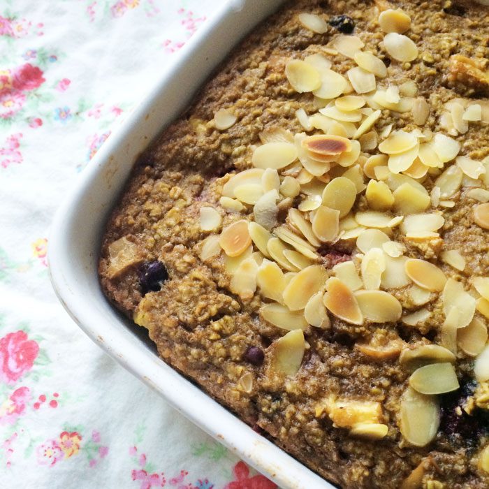 Baked oats with apple and cinnamon
