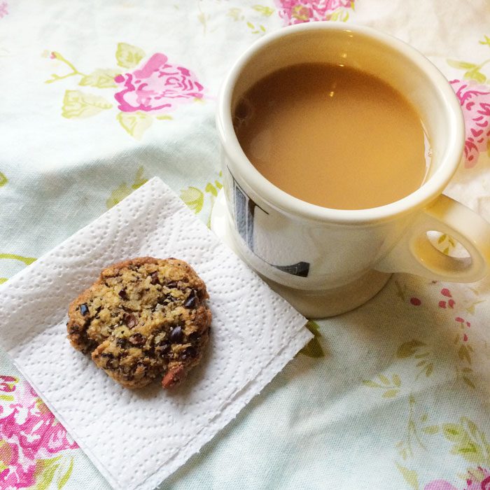 Chai tea and cookie