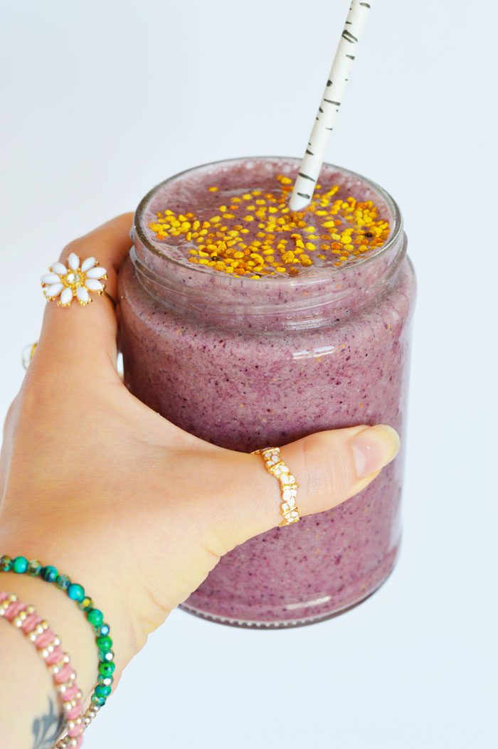 Creamy cashew berry superfood smoothie 3