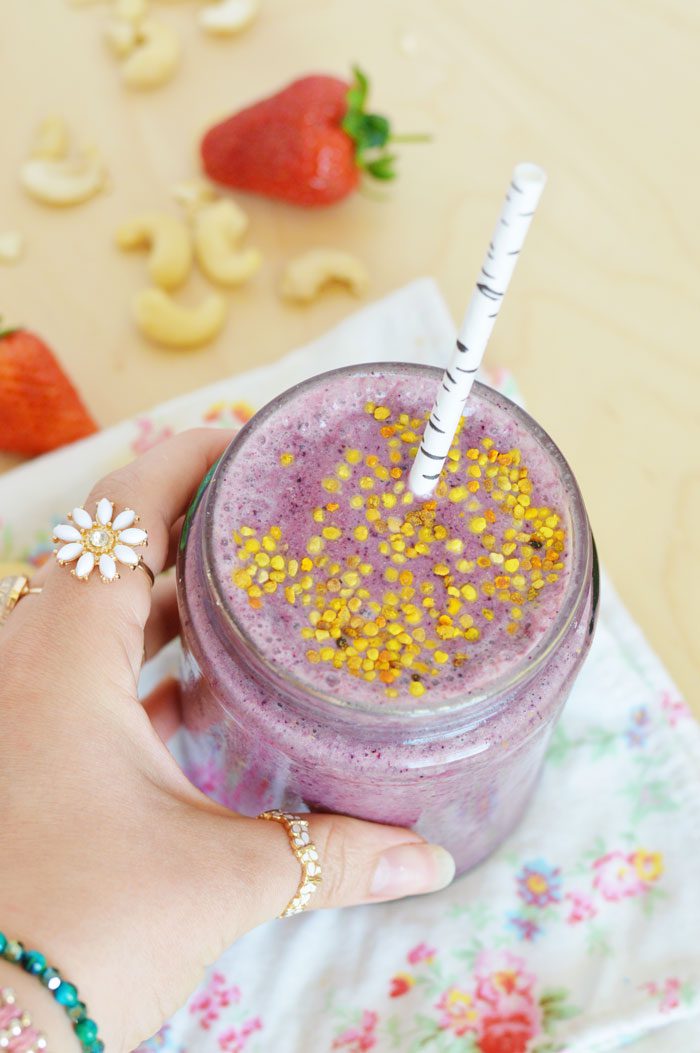 Creamy cashew berry superfood smoothie 5