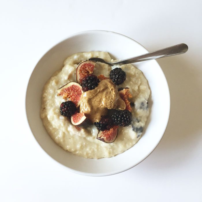 Fig and blackberry porridge