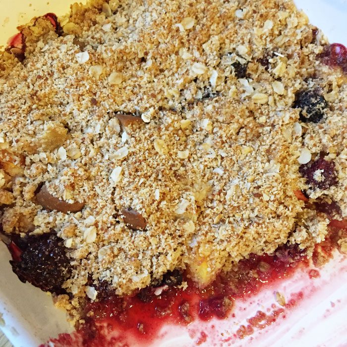 Peach and blackberry healthy crumble