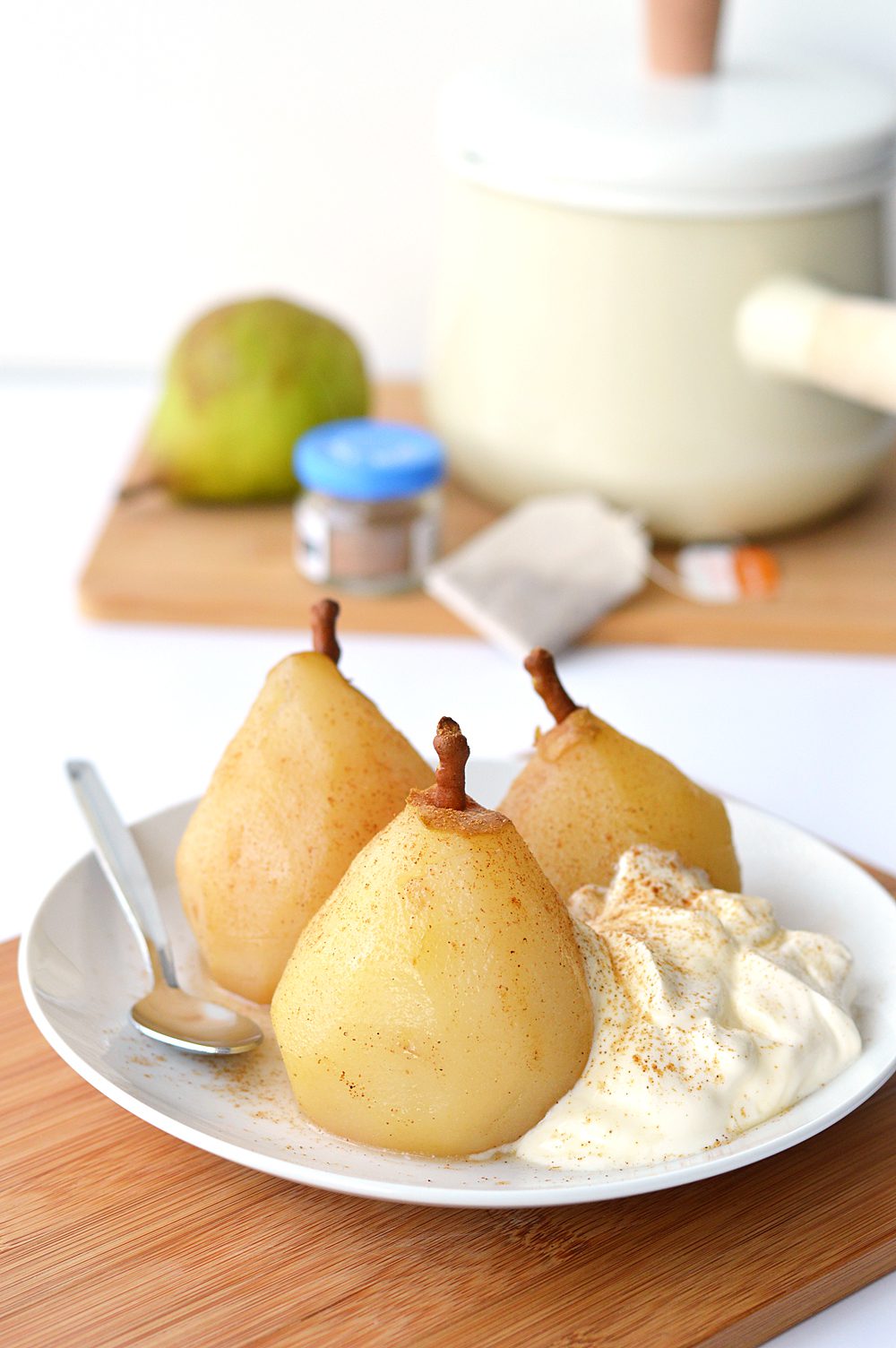 chai-poached-pears-with-creme-fraiche-1
