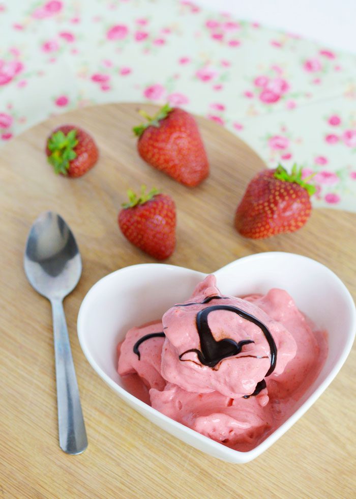 Strawberry frozen yoghurt 4