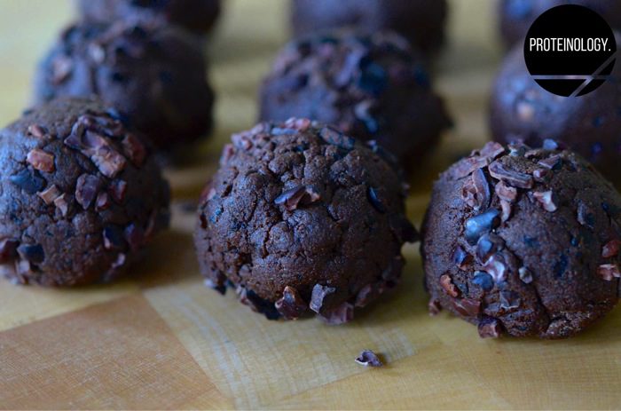 Cacao protein balls