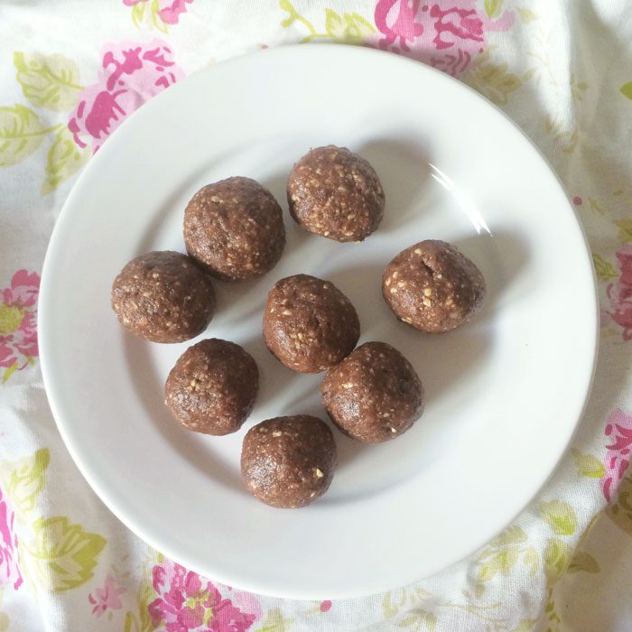 Spiced chocolate snack balls