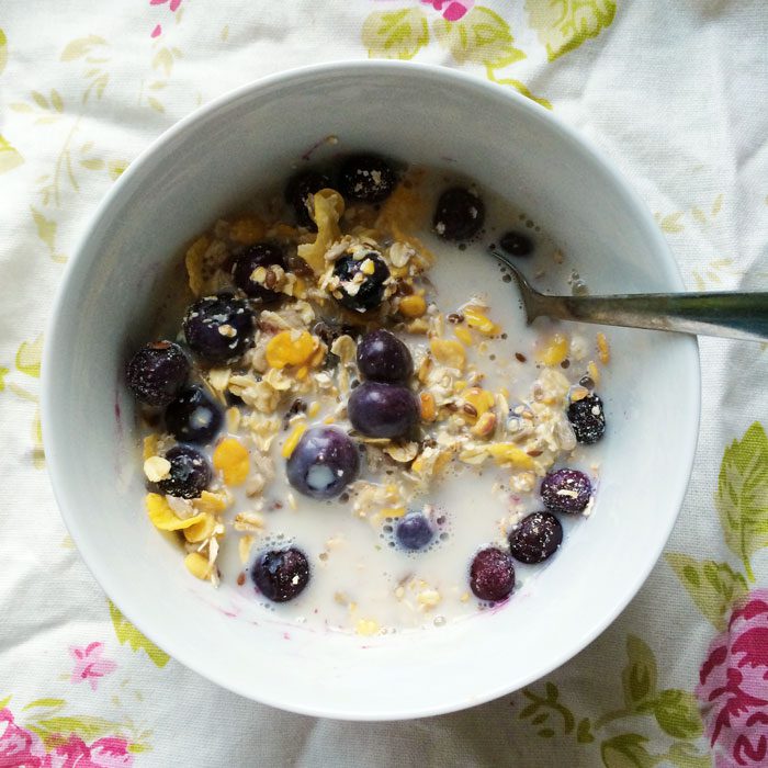 Protein muesli with blueberries