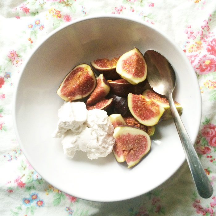 Vanilla coyo and figs