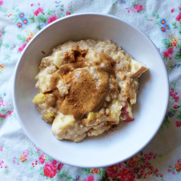 Apple and cinnamon porridge