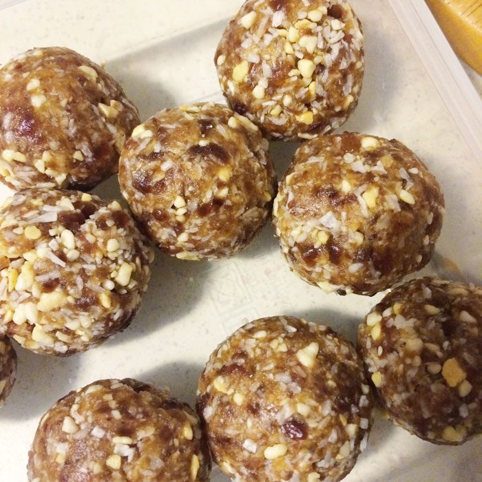 Cashew coconut lucuma snack balls