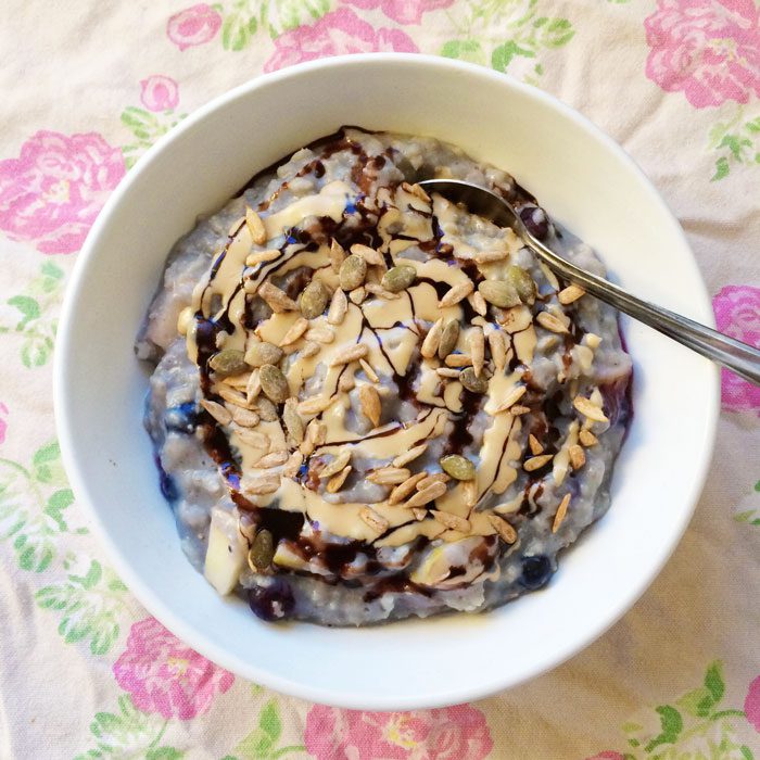 Porridge with tahini and chocolate sauce