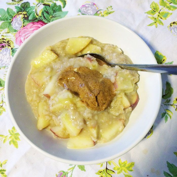 Apple porridge with almond butter