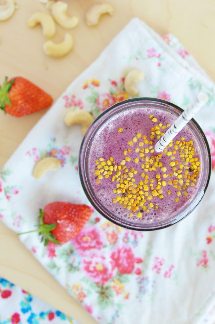 Creamy cashew berry superfood smoothie 2