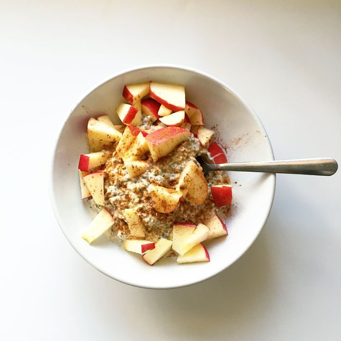 Apple cinnamon overnight oats