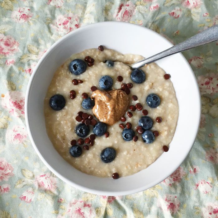 Banana bread oats with blueberries and choc chips