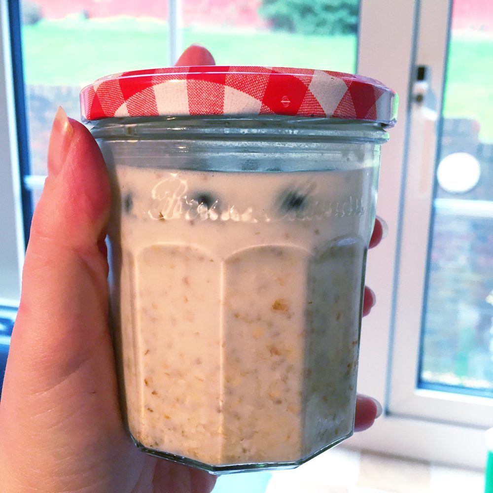 Blueberry overnight oats with chia seeds
